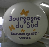 Les ballons à lhélium vegea sont de grands ballons fabriqués en uréthane jusqu'à 1m80 de diamètre,