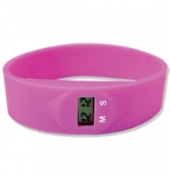Bracelet en silicone avec montre publicitaire personnalisé : le marquage de ce modèle est en imprimé,