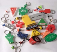 Porte clef flottant en mousse eva avec cordelette blanche ou noire, curseur en mousse et anneau