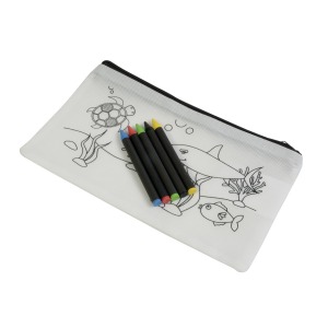 Set de 5 crayons de couleurs à la cire de forme cylindrique, dans un étui en TNT à colori