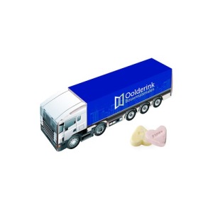 Camion de taille moyenne avec coeurs de fruits