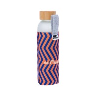 Glazen fles met een bamboedop in een RPET viltzak Glazen fles met een bamboedop in een RPET viltzak
