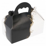 Cake box with handles