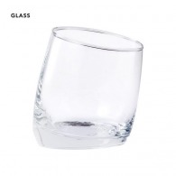 Glas mit schrägem Design