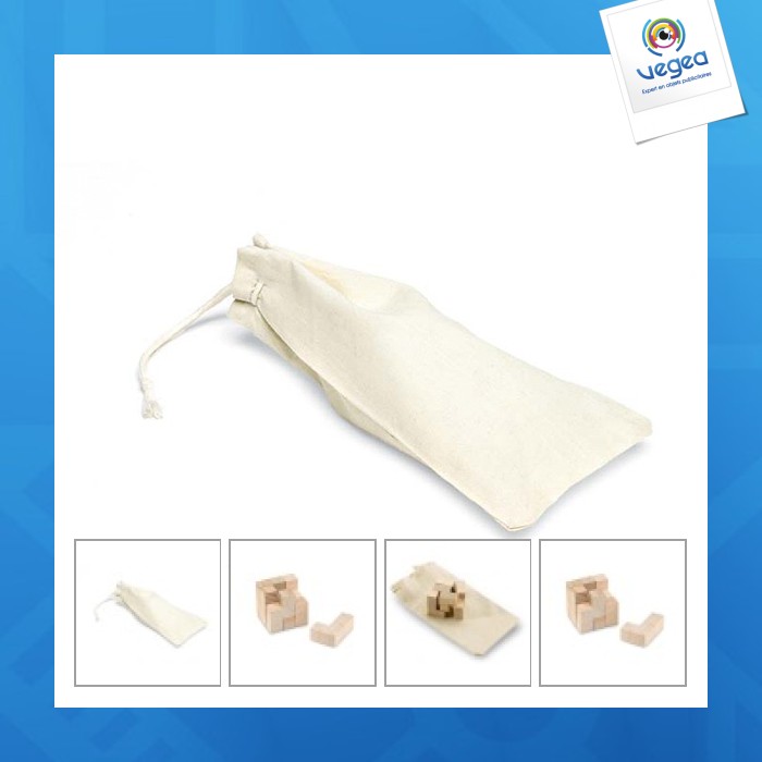 Puzzle en bois dans un sac